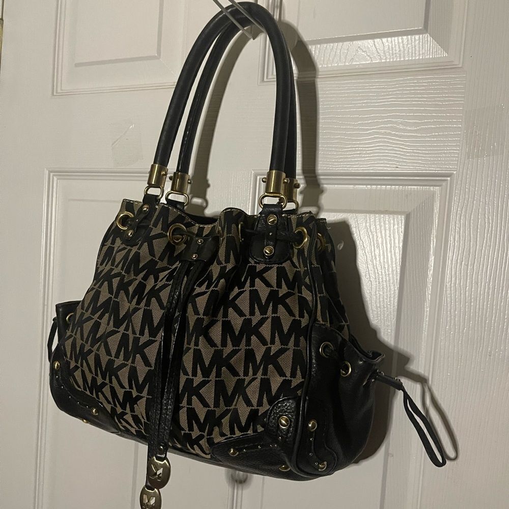 Michael Kors Black and Creamโfabric logo Leather trims & strap shoulder Bag.
